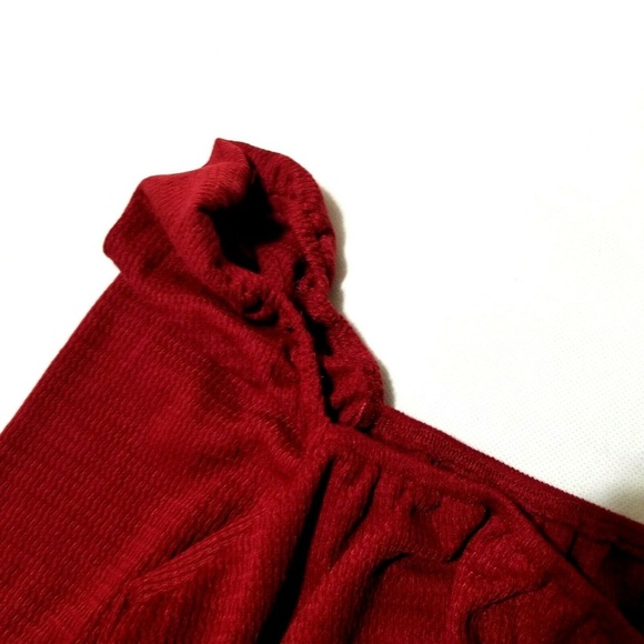 Women's  Cold Shoulder Cut Out Pullover Top - Picture 3 of 5